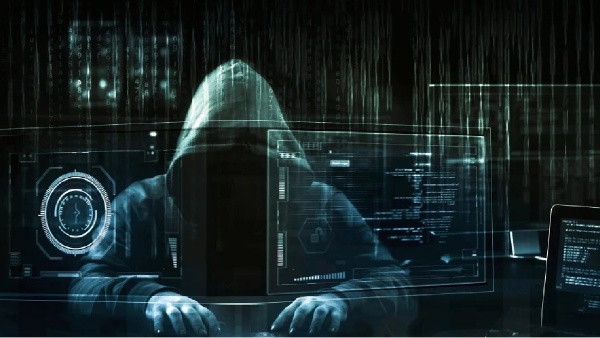 12 வகுப்பு மாணவர் செய்த மோசடி.. ஆடிப்போன போலீஸ்.. 29 டெபிட் கார்டு பறிமுதல்..!! 