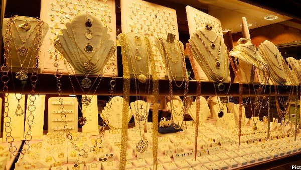 தங்கம் எங்ககிட்டதான் அதிகமா இருக்கு.. கெத்தா சொல்லும் இந்திய பெண்கள்.. 5 நாடுகளை விட இந்தியா டாப்.!!