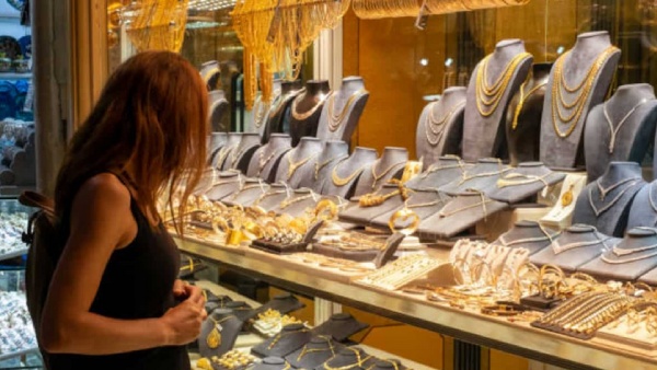 தங்கம் விலை பெரும் சரிவு.. அட்டகாசமாக துவங்கிய டிசம்பர்.. ஒரே நாளில் 650 ரூபாய் சரிவு..!! தங்கம் விலை பெரும் சரிவு.. அட்டகாசமாக துவங்கிய டிசம்பர்.. ஒரே நாளில் 650 ரூபாய் சரிவு..!!