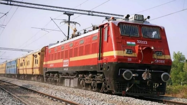  இந்திய ரயில்வே கொண்டு வந்த புதிய விதி.. டிக்கெட்களுடன் பயணம் செய்கையில் ஒரிஜினல் ஐடி முக்கியம்!