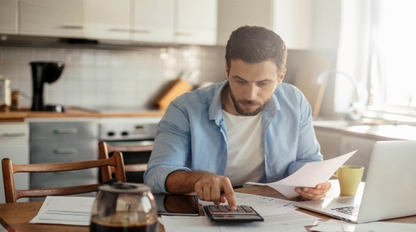  லோன் பெற்ற ஒருவர் இறந்து விட்டால் நிலுவைத் தொகையை யார் செலுத்துவது? வங்கிகளின் விதிமுறை என்ன?