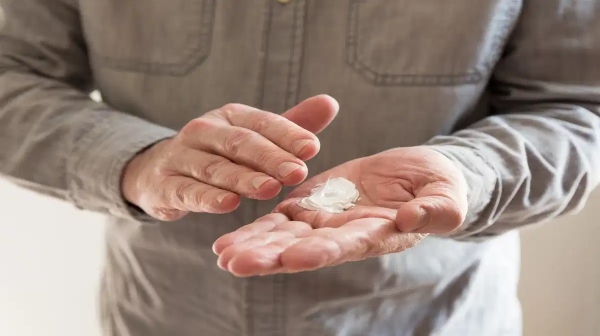  ஃபேர் & ஹேண்ட்சம் க்ரீம் நிறத்தை மாற்றவில்லை.. புகார் அளித்த நபர்! அபராதம் விதித்த நீதிமன்றம்!
