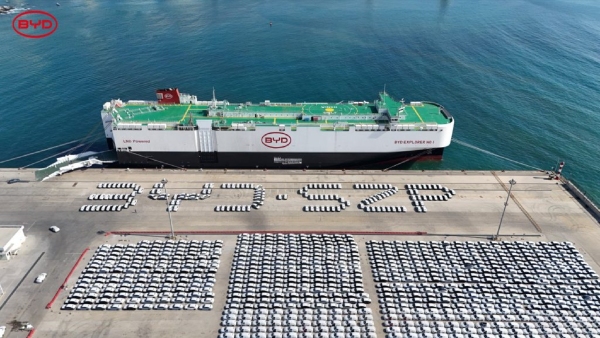 என்னடா டெஸ்லா, பெராரி.. BYD இறக்கியிருக்கான் பார்.. ஜம்பிங் சூப்பர் கார் - 'யாங்வாங் யூ9'..!! 