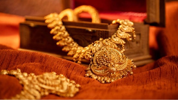  வருடத்தின் 2-வது நாளே விண்ணை முட்டிய தங்கம் விலை.. 1 கிராம் 24 கேரட் தங்கம் ரூ.7,180-க்கு விற்பனை!