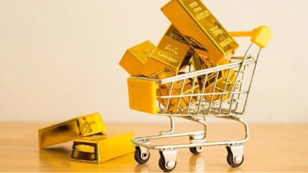 தங்கம் வாங்குவோருக்கு சர்ப்ரைஸ்.. நகை கடைக்கு சீக்கிரம் போங்க இதான் இன்னைக்கு Gold Price.!