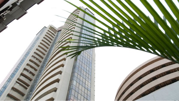 ஜாக்பாட்.. 1 பங்குக்கு 4 பங்கு இலவசம்.. ஒரு வருடத்தில் 241% லாபம் கொடுத்த மல்டிபேக்கர் பங்கு..!!