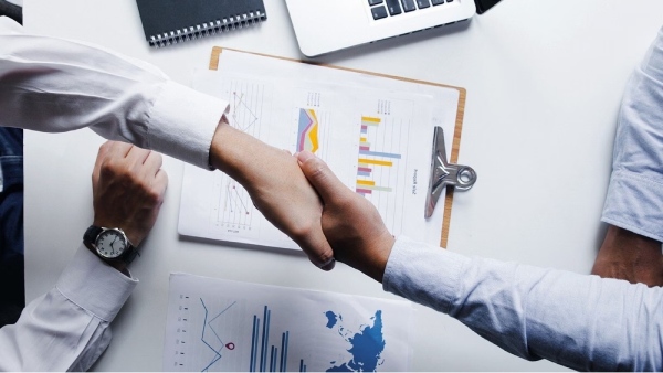 கர்நாடகாவில் கன்னடர்களுக்கு தான் வேலைவாய்ப்பில் முன்னுரிமை? – சமூக வலைதளங்களில் விவாதம்