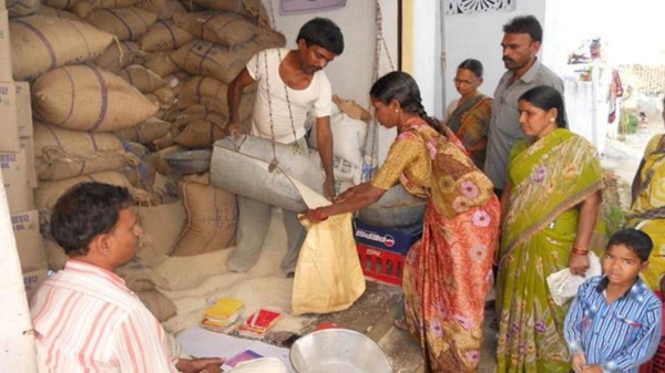 ரேஷன் கடை ஊழியர்கள் சம்பளம் எவ்வளவு தெரியுமா? 