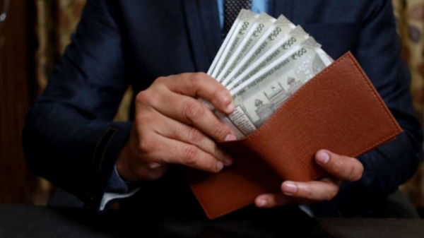  2024-ஆம் ஆண்டில் ஐடி துறையை மிஞ்சிய சம்பளம் வழங்கியது இந்த துறை தான்! ஆண்டுக்கு ரூ. 43.95 லட்சம்!