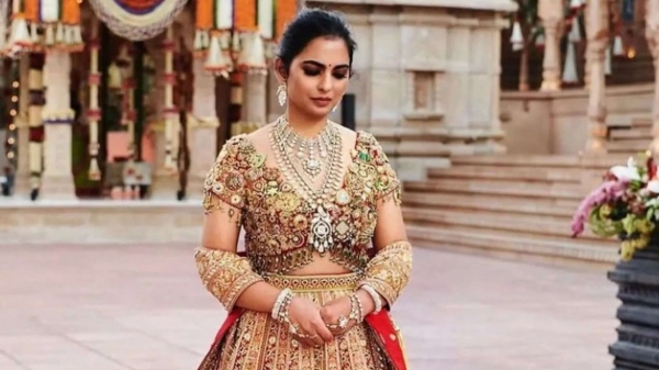 அம்பானி மகள் ஈஷா அம்பானி காட்டில் மழை.. தீபாவளி, கிறிஸ்துமஸ் பண்டிகையால் எக்கசக்க லாபம்..! 