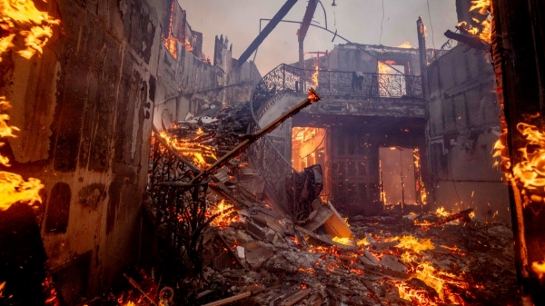 லாஸ் ஏஞ்சல்ஸ்-ஐ சூரையாடும் காட்டுத் தீ.. வரலாறு காணாத சேதம்.. ரூ.1.3 லட்சம் கோடி இழப்பு..!