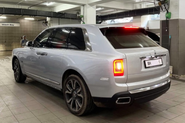 வெறும் கண்ணாடிக்காகவே புது கார் வாங்கியிருக்கார் முகேஷ் அம்பானி.. ரொம்பவே ஸ்பெஷலாம்..!!