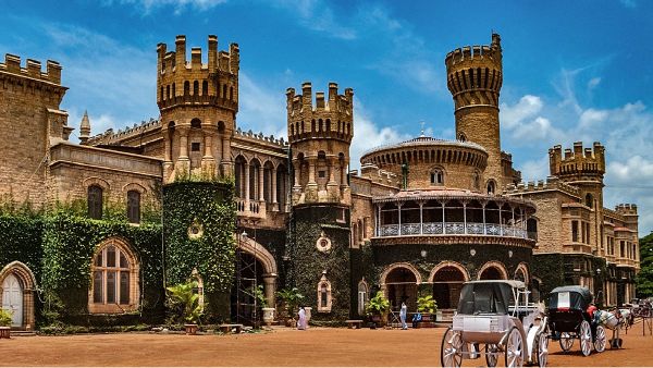 பெங்களூர் பேலஸ் யாருக்கு சொந்தம்?கர்நாடகா அரசுக்கும் மைசூர் மன்னர் குடும்பத்துக்கும் என்ன பிரச்சினை?