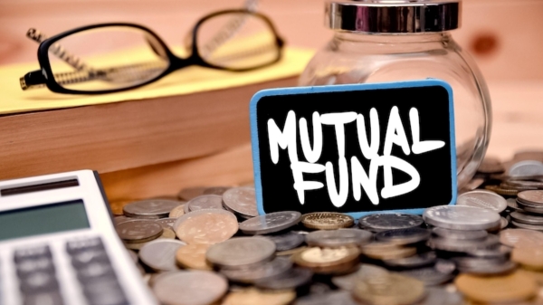 ஜனவரி மாதத்தில் ஈக்விட்டி மியூச்சுவல் ஃபண்ட் முதலீடு சரிவு.. 3.56% சரிந்து ரூ.39,669 கோடியானது..!!