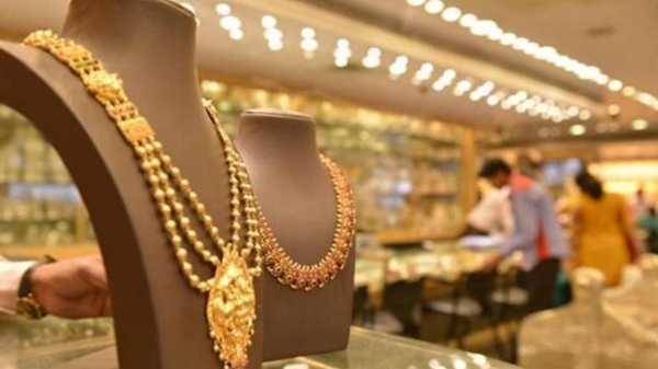 தங்கம் வாங்குவோருக்கு காத்திருக்கும் சர்பிரைஸ்.. ஒரு வாரத்திற்கு பின் சவரன் ரூ.960 சரிவு..!!