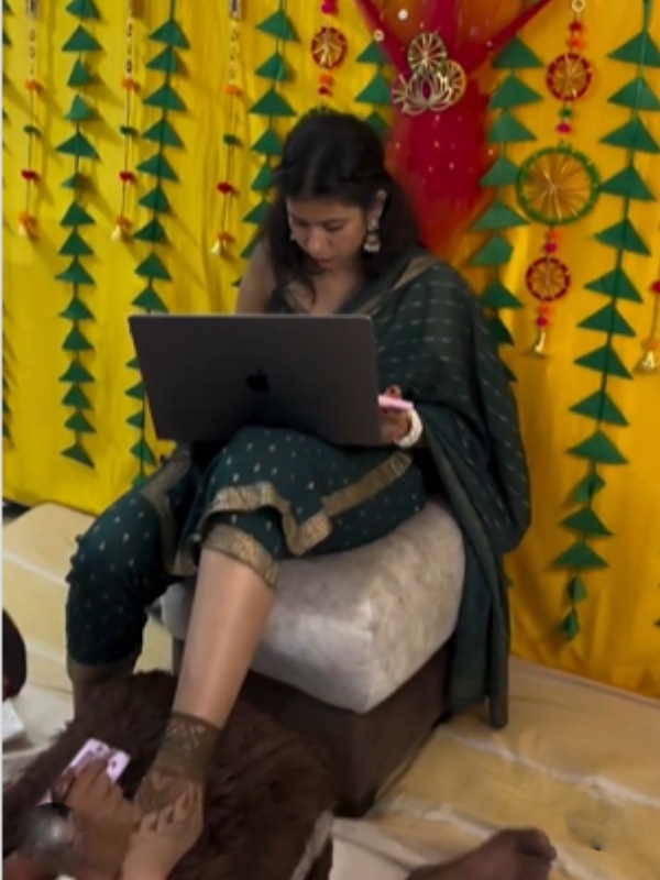 நாராயணமூர்த்தி உங்களை தான் தேடுகிறார்! மெஹந்தி நிகழ்ச்சியில் பணியாற்றிய மணமகள்! டிரெண்டாகும் ரீல்