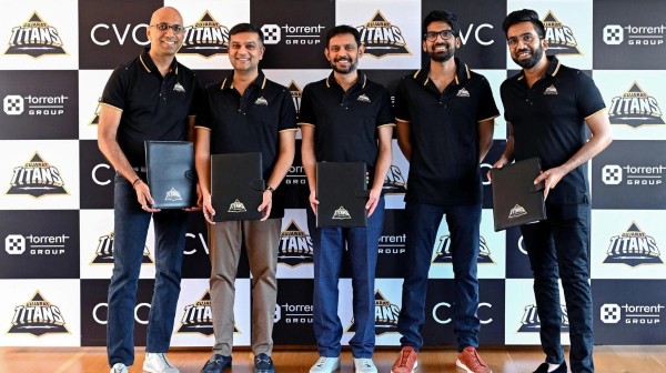 எஜமான் இங்கேயும் வந்துட்டீங்களா.. குஜராத் டைட்டன்ஸ் அணியை வாங்கும் பெரிய தலை..!!