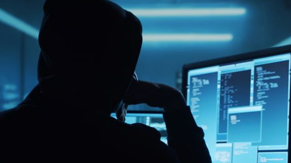 உங்க பேர்ல போதை பொருள் வந்திருக்கு.. தொழிலதிபரிடம் ரூ. 56.62 லட்சம் ஆட்டைய போட்ட கும்பல்!