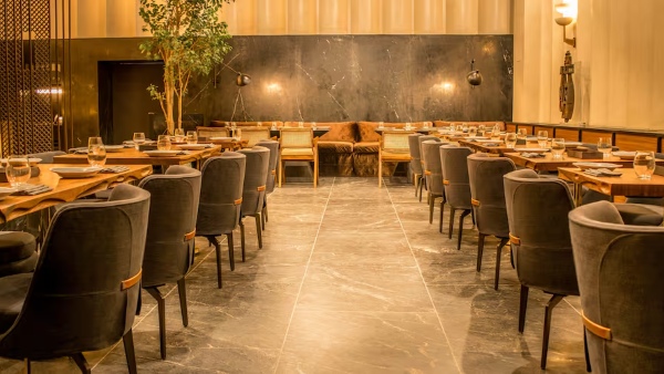 மும்பை: ஒரு நாளைக்கு 48 பேருக்கு மட்டுமே உணவு..! ஆனா ரூ.20 கோடி வருமானம்.. அதிசய Masque ஹோட்டல்..!