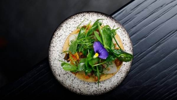 மும்பை: ஒரு நாளைக்கு 48 பேருக்கு மட்டுமே உணவு..! ஆனா ரூ.20 கோடி வருமானம்.. அதிசய Masque ஹோட்டல்..!