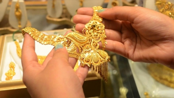 ஆஹா!. தங்கம் வாங்க இதவிட்டா இனி சரியான சான்ஸ் கிடைக்காது!. தொடர்ந்து 4வது நாள் சரிவு.!!