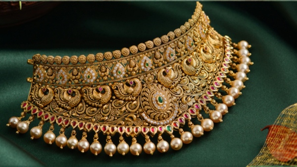 தங்கம் வாங்குவோருக்கு ஷாக்.. திடீரென விலை ஏறியதால் அதிர்ச்சியில் நகை பிரியர்கள்.!!