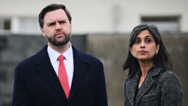 இந்தியாவுக்கு  மனைவியுடன் வரும் அமெரிக்க துணை அதிபர்.. தாய் நாட்டுக்கு வரும் உஷா வான்ஸ்!