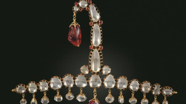 அசர வைக்கும் நீதா அம்பானி-ன் நகை கலெக்ஷன்! முகலாயர் கால அங்கி பார்த்துள்ளீர்களா? இவங்க கிட்ட இருக்கு