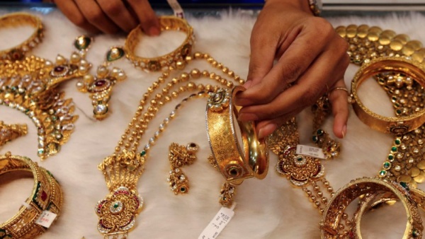 US-சீனா வர்த்தக போர் எதிரொலி!. தங்கத்தை டார்கெட் செய்த முதலீட்டாளர்கள்!. இன்றைய விலை நிலவரம்!