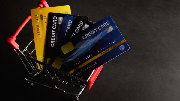 கிரெடிட் கார்டு வட்டியைக் கேட்டா தலையே சுத்தும்! வட்டி சேமிக்க பயனர்கள் இந்த டிப்ஸை ஃபாலோ பண்ணுங்க!