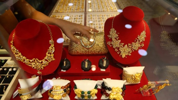 தங்கம் விலை இன்று: இரண்டு நாள் அமைதிக்கு பின் பொங்கி எழுந்த தங்கம்.. வேதனையில் நகை பிரியர்கள்.!!