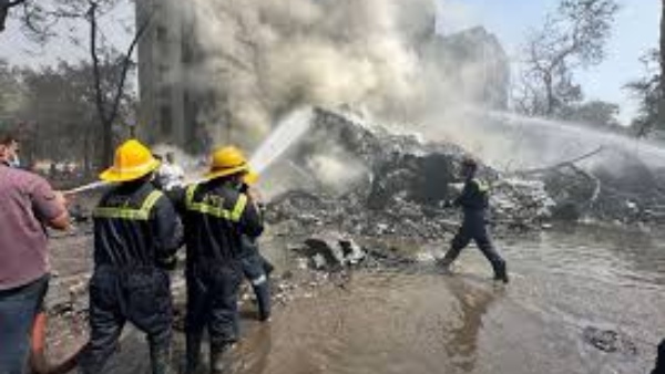 ஏர் இந்தியா விபத்து: 800 கிராம் தங்கம் ,ரூ.80,000 பணம்.. புடவையில் சுற்றி.. அந்த 15 நிமிடங்கள்..!