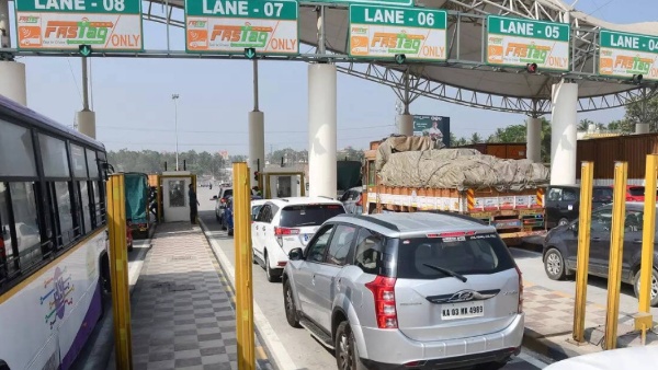 ரூ.3,000 செலுத்தினால் ஆண்டு முழுவதும் இலவச பயணம்.. FASTag பாஸ் குறித்து நிதின் கட்கரி அறிவிப்பு..!!