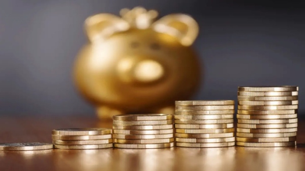 23 ஆண்டுகளில் இதுவே முதன்முறை.. வரலாற்று சாதனைப் படைக்கும் தங்கம்.. இப்போது முதலீடு செய்யலாமா..?