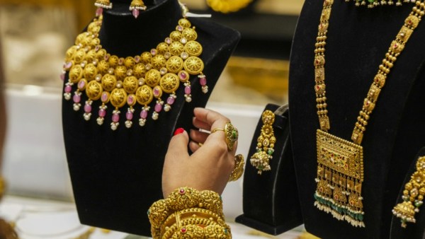 தங்கம் வாங்க யோகமான நாள்.. இன்று ஒரே நாளில் சவரனுக்கு ரூ.680 சரிவு.. நகை பிரியர்களுக்கு மகிழ்ச்சி.!!