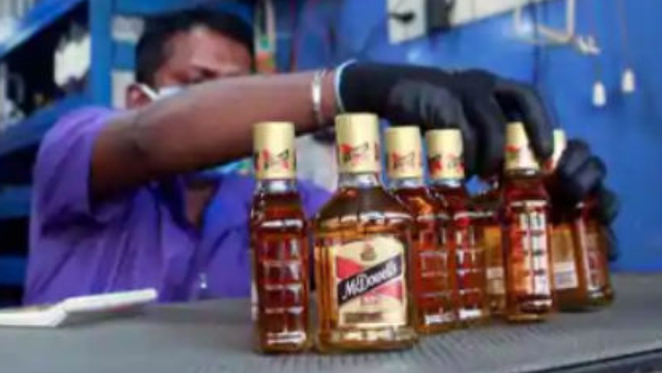 மதுபானம் மீதான வரியை உயர்த்திய அரசு.. 'குடி'மக்கள் பெரும் சோகம்..!!