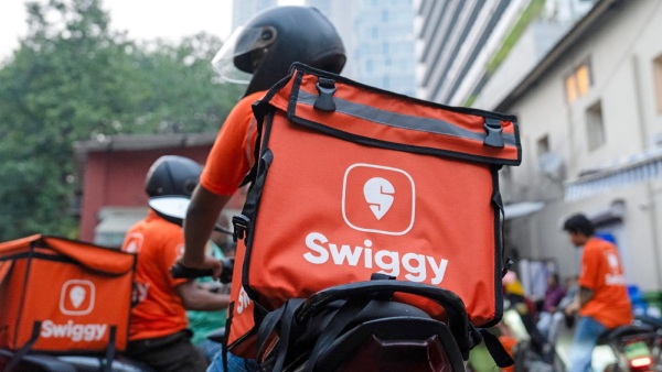 தொழில்நுட்பத்துறையில் 19 வருட கிங்.. ஆனால் இப்போது உணவு டெலிவரி ஊழியர்.. நெகிழ்ந்துபோன வாடிக்கையாளர்