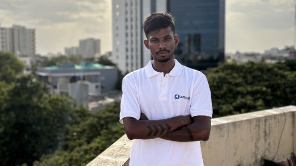 கல்லூரி ஃபீஸ் கட்ட பணமில்லாமல் தவித்த டேவிட் சின்னப்பராஜ்.. இன்று சாப்ட்வேர் நிறுவன முதலாளி..! கல்லூரி ஃபீஸ் கட்ட பணமில்லாமல் தவித்த டேவிட் சின்னப்பராஜ்.. இன்று சாப்ட்வேர் நிறுவன முதலாளி..!