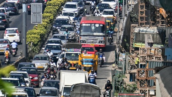 பெங்களூருவில் அதிகாலை 3.30 மணிக்கு கூட கடும் டிராபிக்..? கொந்தளித்த நெட்டிசன்கள்! எங்கதான் போவீங்க!