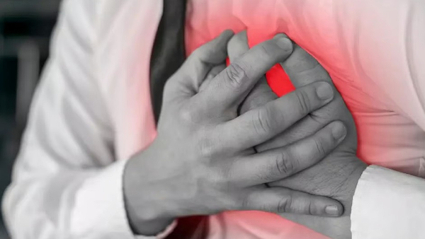 இளம் வயதில் திடீர் மாரடைப்பு.. கொரோனா தடுப்பூசி காரணமா..? கர்நாடக அரசு எடுத்த அதிரடி முடிவு..!!