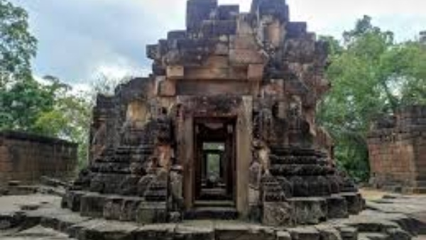 தாய்லாந்து –கம்போடியா போருக்கு மத்தியில் சிக்கிய 2 இந்து கோயில்..!!
