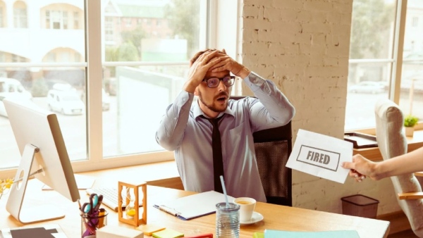 டெக் துறையை ஆட்டிப்படைக்கும் பணி நீக்கங்கள்.. EMI செலுத்த முடியாமல் தவிக்கும் ஊழியர்கள்.!!