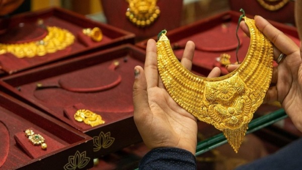 தங்கம் வாங்குவோருக்கு சூப்பர் நியூஸ்.. சவரன் ரூ.200 குறைந்தது.!! தங்கம் வாங்குவோருக்கு சூப்பர் நியூஸ்.. சவரன் ரூ.200 குறைந்தது.!!