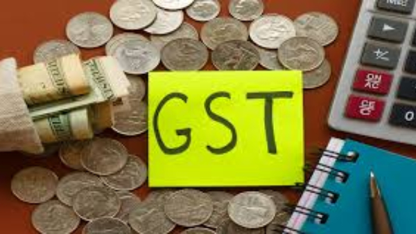 தீபாவளி பரிசாக ஜிஎஸ்டி வரியை குறைக்க திட்டம்!! மக்களே நிறைய பொருட்களின் விலை குறையப் போகுது!!