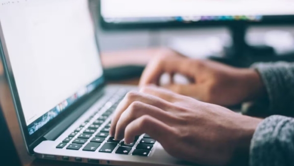 ரூ.65 லட்சம் சம்பளத்தை உதறிவிட்டுப் பயணம்.. அதே நிறுவனத்தில் சம்பள உயர்வுடன் மீண்டும் சேர்ந்த டெக்கி