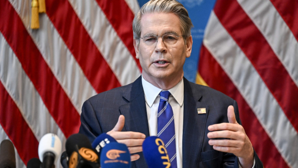 அமெரிக்கா - ரஷ்யா பிரச்சினைக்குள் சிக்கிய முகேஷ் அம்பானி.. ஸ்காட் பெசன்ட் பற்றவைத்த தீ..!!