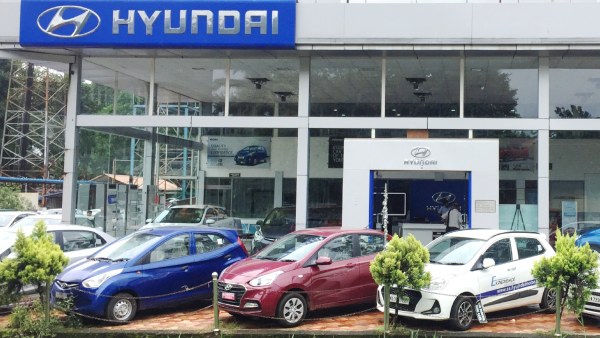 GST வரி குறைப்பு: கார் ஷோரூம்களில் குவியும் மக்கள்.. மாருதி சுசுகி, ஹூண்டாய்க்கு அடித்த ஜாக்பாட்!!