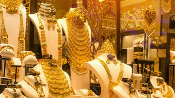 தங்கம் வாங்குவோருக்கு இன்று யோகம்.. தங்கம் விலை குறைந்த..! சான்ஸ் மிஸ் பண்ணிடாதீங்க..!