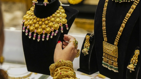 நகைப்பிரியர்களுக்கு இன்று நல்ல நேரம்.. சவரனுக்கு ரூ.720 சரிந்த தங்கம்.!!