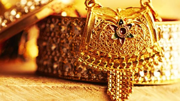 தங்கம் விலை குறையட்டும் வாங்கிக்கலாம்னு காத்துட்டு இருக்கீங்களா ! உங்களுக்கு தான் இந்த செய்தி!!